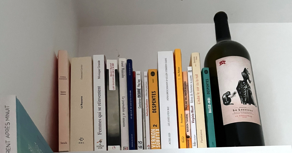 Livres et bouteille