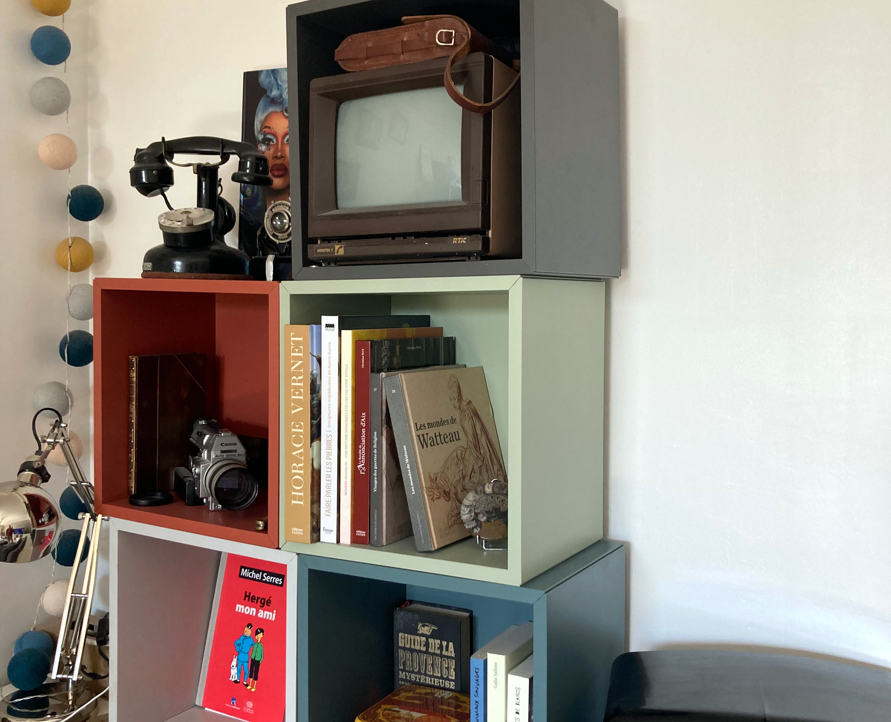 Objets surannés et livres
